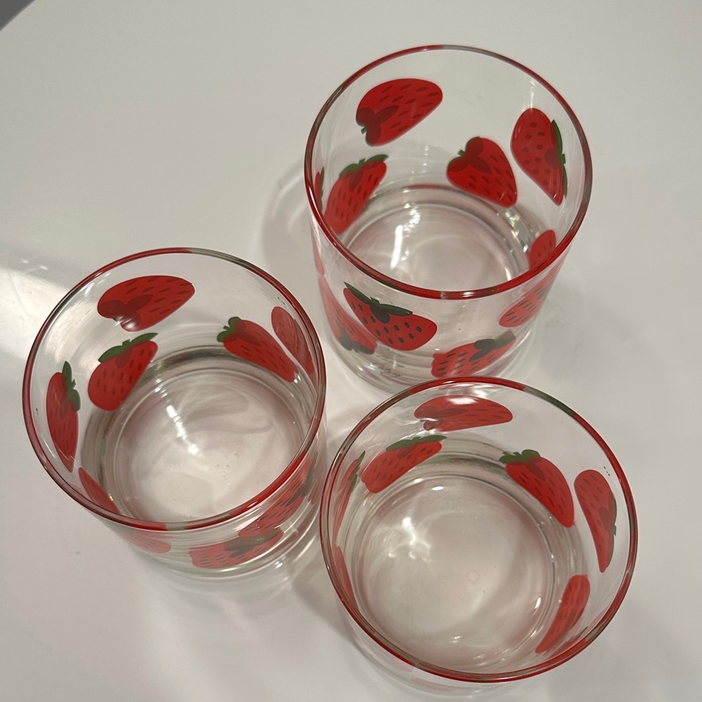 Colony Glass Strawberry-Patterned Tumblers - Picture 7 of 10